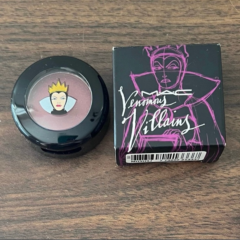 NEW! MAC x DISNEY Venomous Villains Vainglorious Eyeshadow Discontinued - Picture 3 of 4